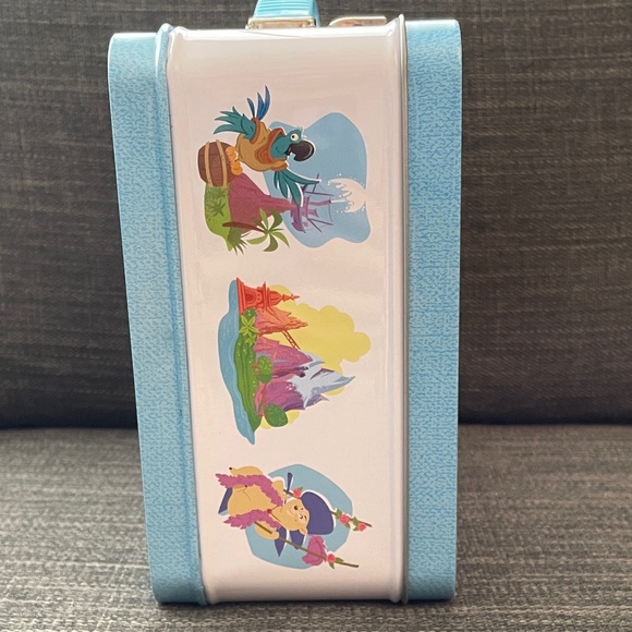 NEW, UNUSED Disney D23 Collectible Lunchbox & Five Exclusive Pins - Picture 4 of 7